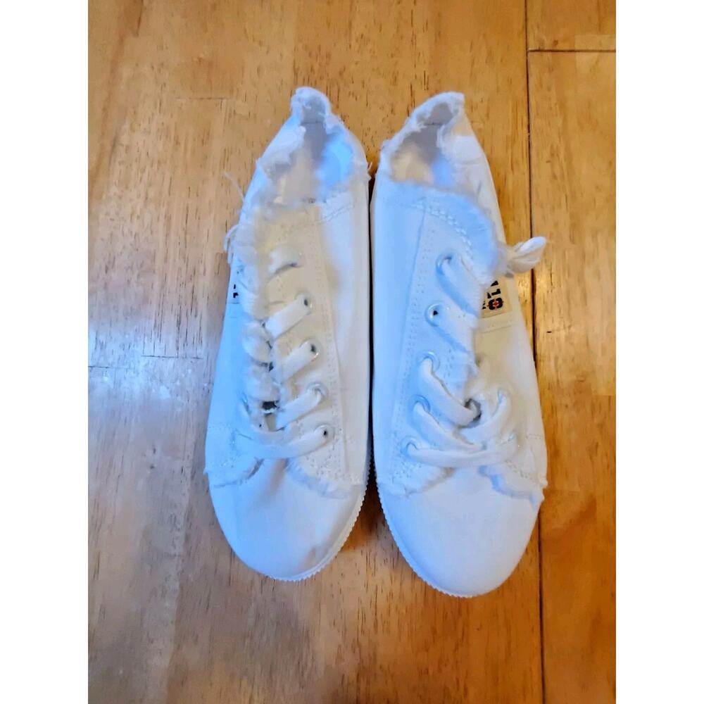 110 Denim Distressed Trim White Womens Girls Slip-On Sneakers (Size 9.5 / 44)
